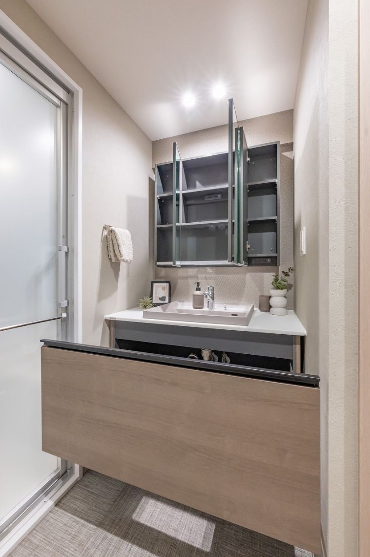 マートルコート麹町その他設備：三面鏡付洗面台