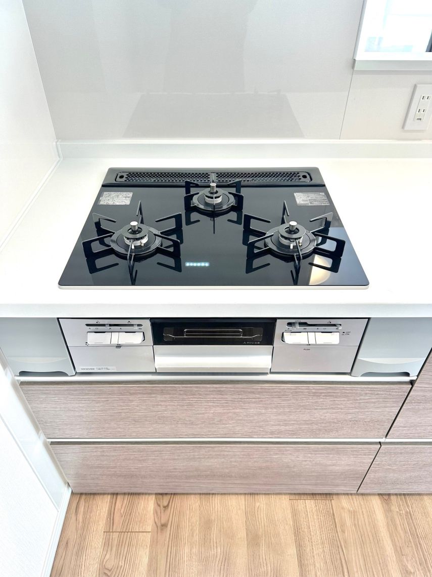 ライオンズマンション立町その他設備：ガラストップコンロ