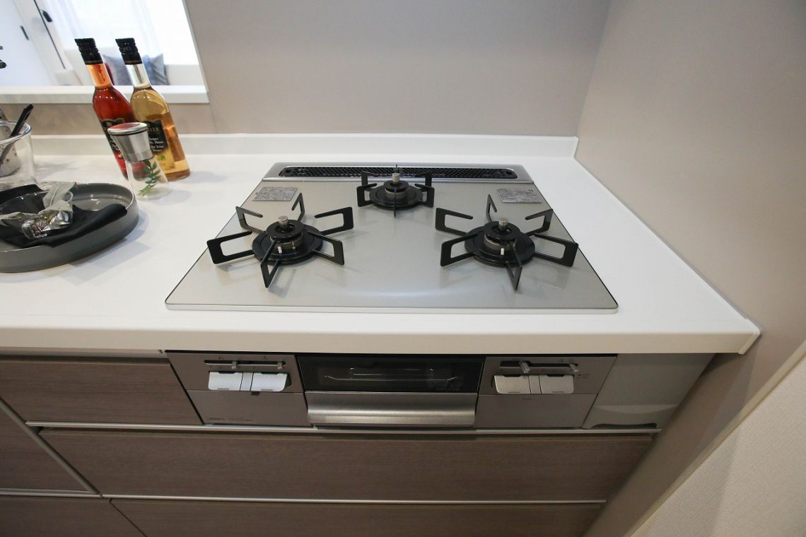 セレナハイム常盤公園その他設備：３つ口コンロ