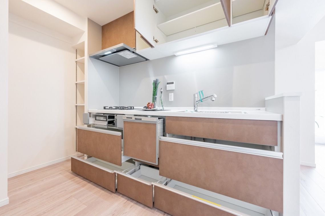 レーベンハイム赤羽西が丘その他設備：スライド式キャビネット