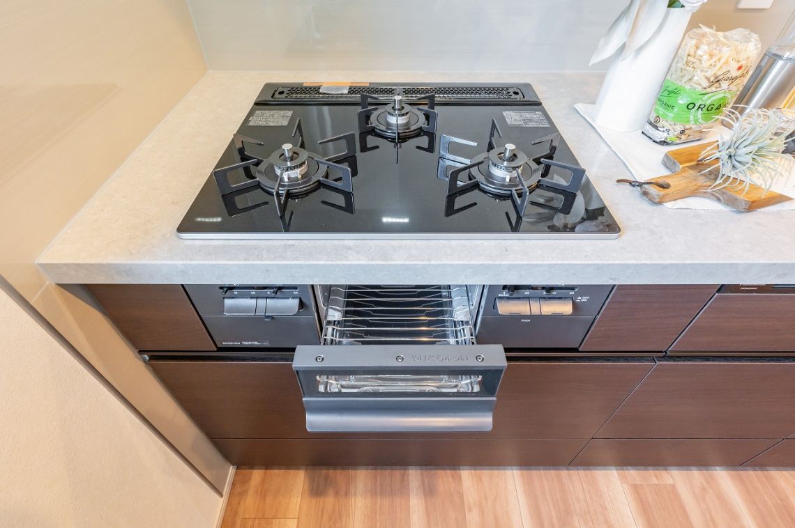 プラウド九段南その他設備：ガラストップ三ツ口コンロ