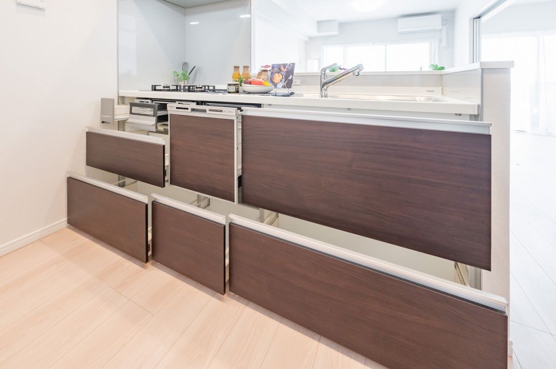 ライオンズマンション川越駅東その他設備：スライド式キャビネット