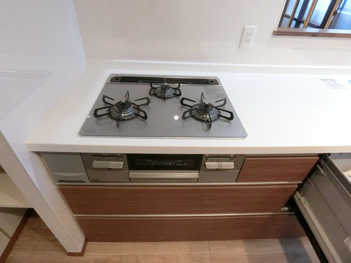 ライオンズマンション高岡中島町その他設備：ガスコンロ3口