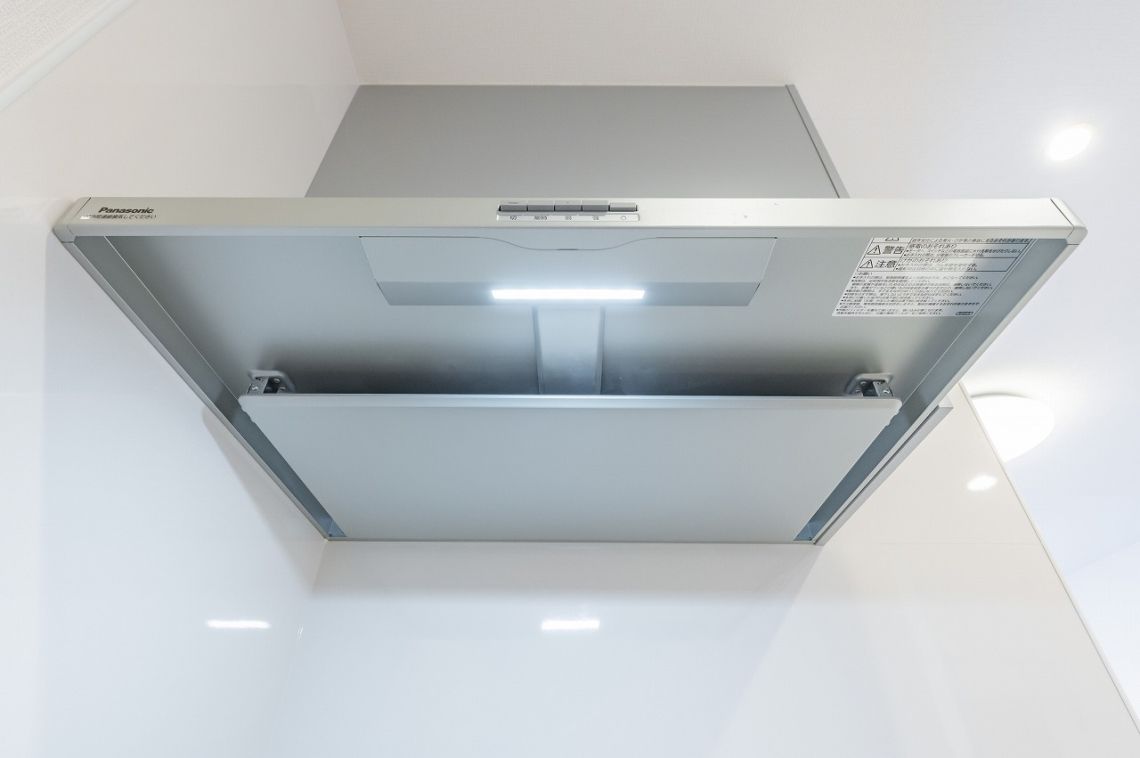 エクセレントハイツ横浜その他設備：キッチンの整流板付換気扇