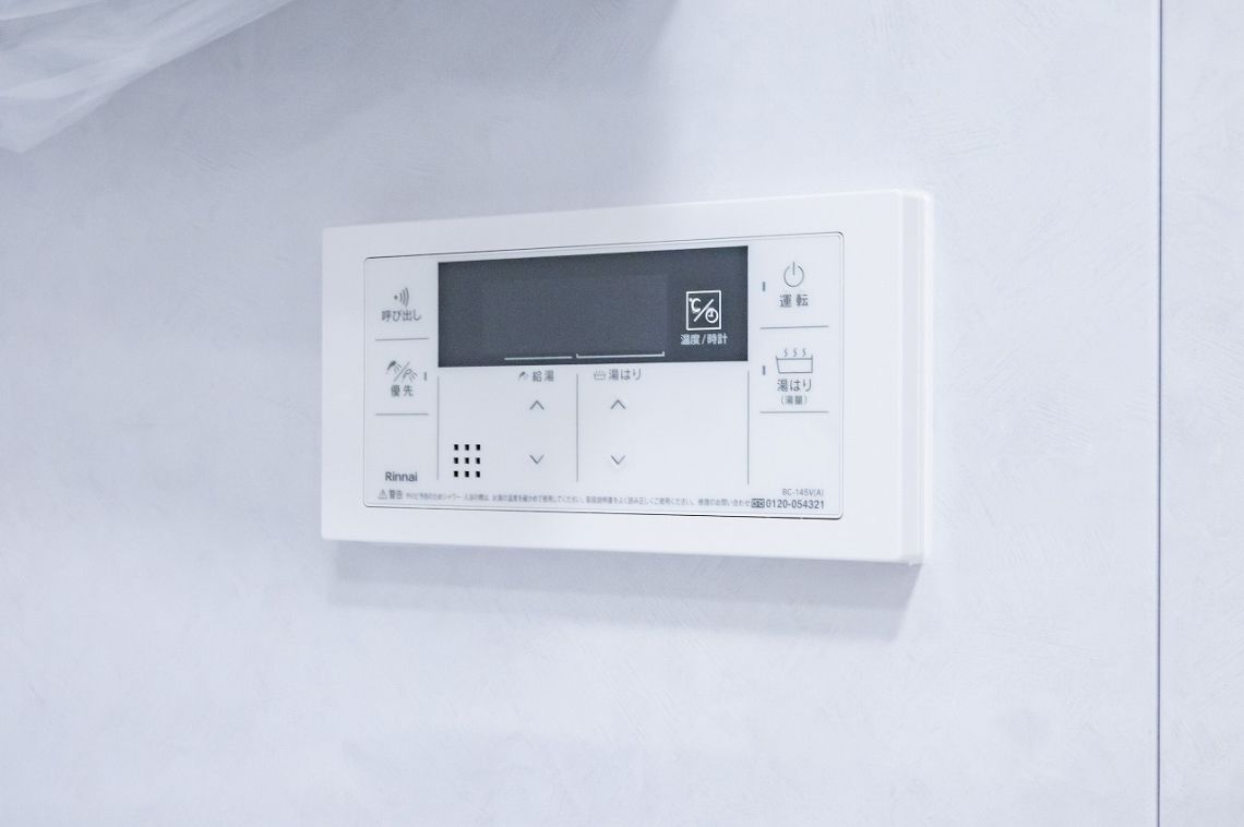 メゾンヴェール幡ヶ谷発電・温水設備：浴室内給湯スイッチ