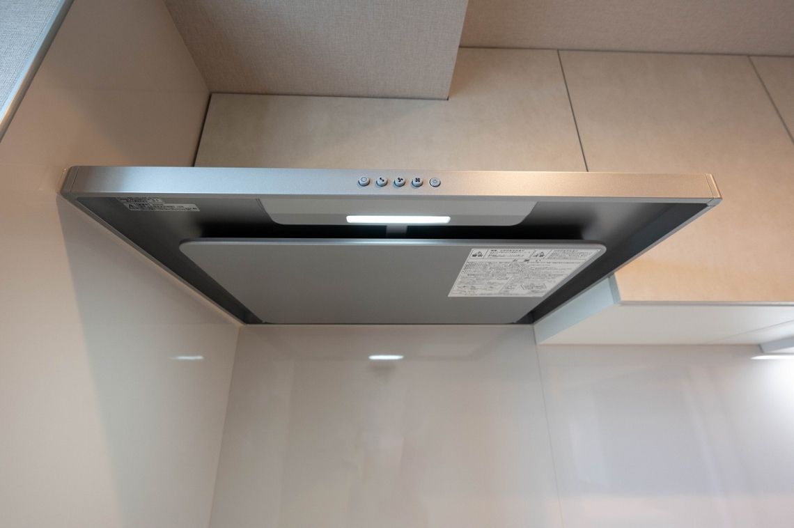 ライオンズグローベル本牧その他設備：キッチンの整流板付換気扇