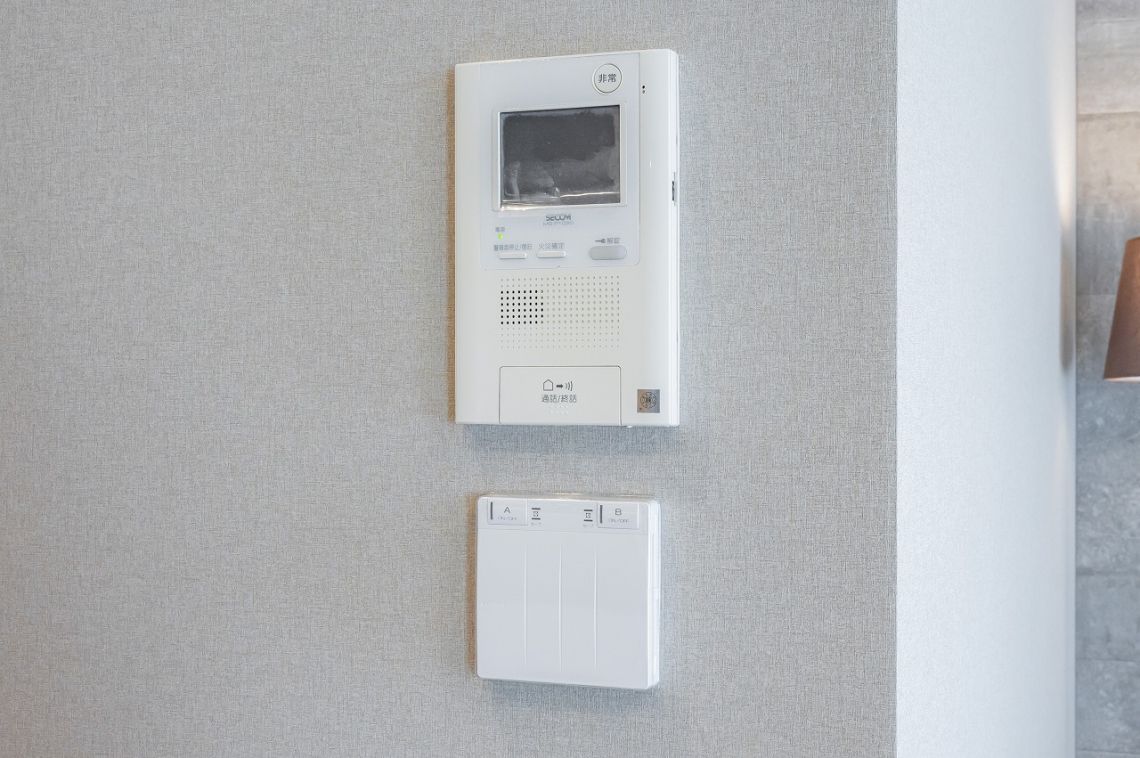 プラウドタワー千代田富士見レジデンス防犯設備：モニター画面付インターホン