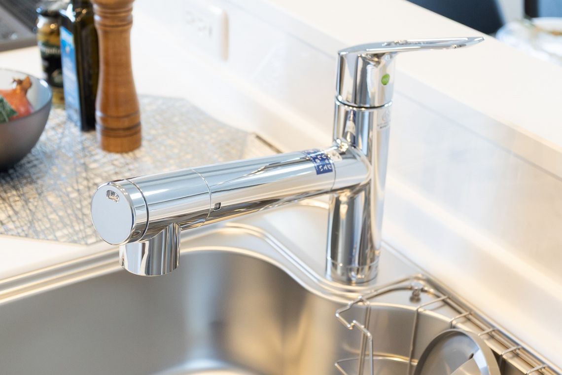 ライオンズマンション上中野その他設備：キッチン水栓一体型浄水器