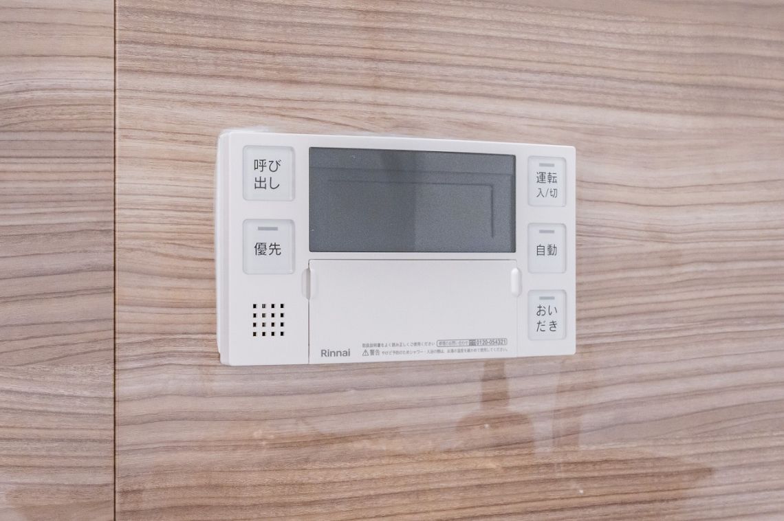 ジェイパーク笹塚発電・温水設備：浴室内給湯スイッチ