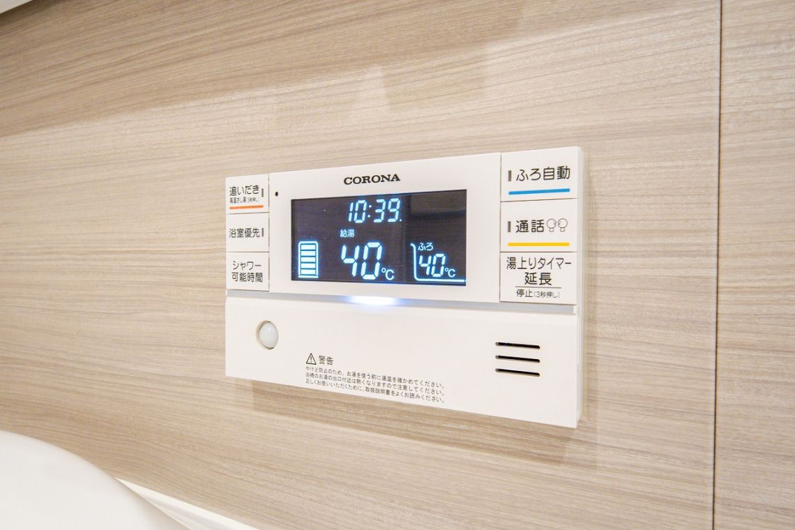 クロスタワー大阪ベイ発電・温水設備：給湯器リモコン