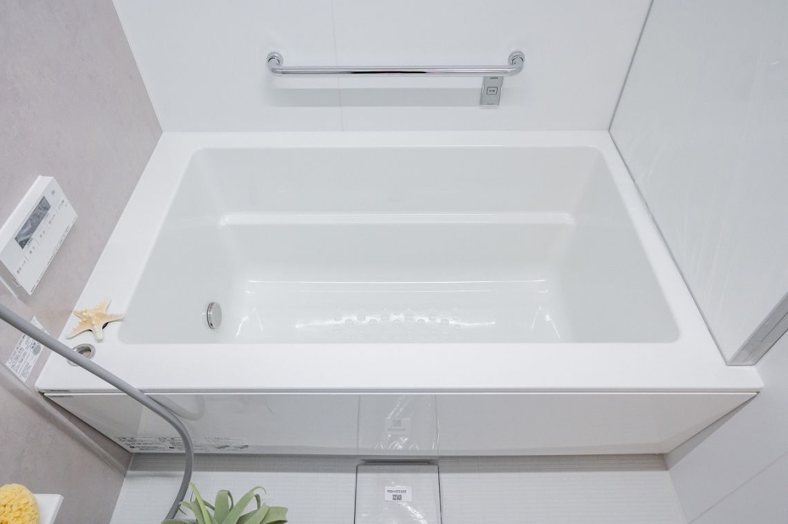 エクセレントハイツ横浜その他設備：手すり付きの浴槽