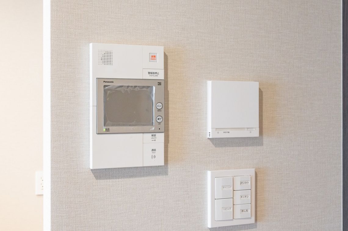 シティタワー所沢クラッシィ防犯設備：ハンズフリーインターホンと床暖房パネル