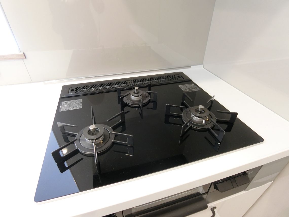 ライオンズマンション住吉川その他設備：3口ガスコンロ