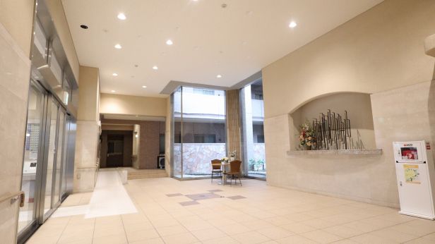 ライオンズヴィアーレ浦和弐番館エントランス