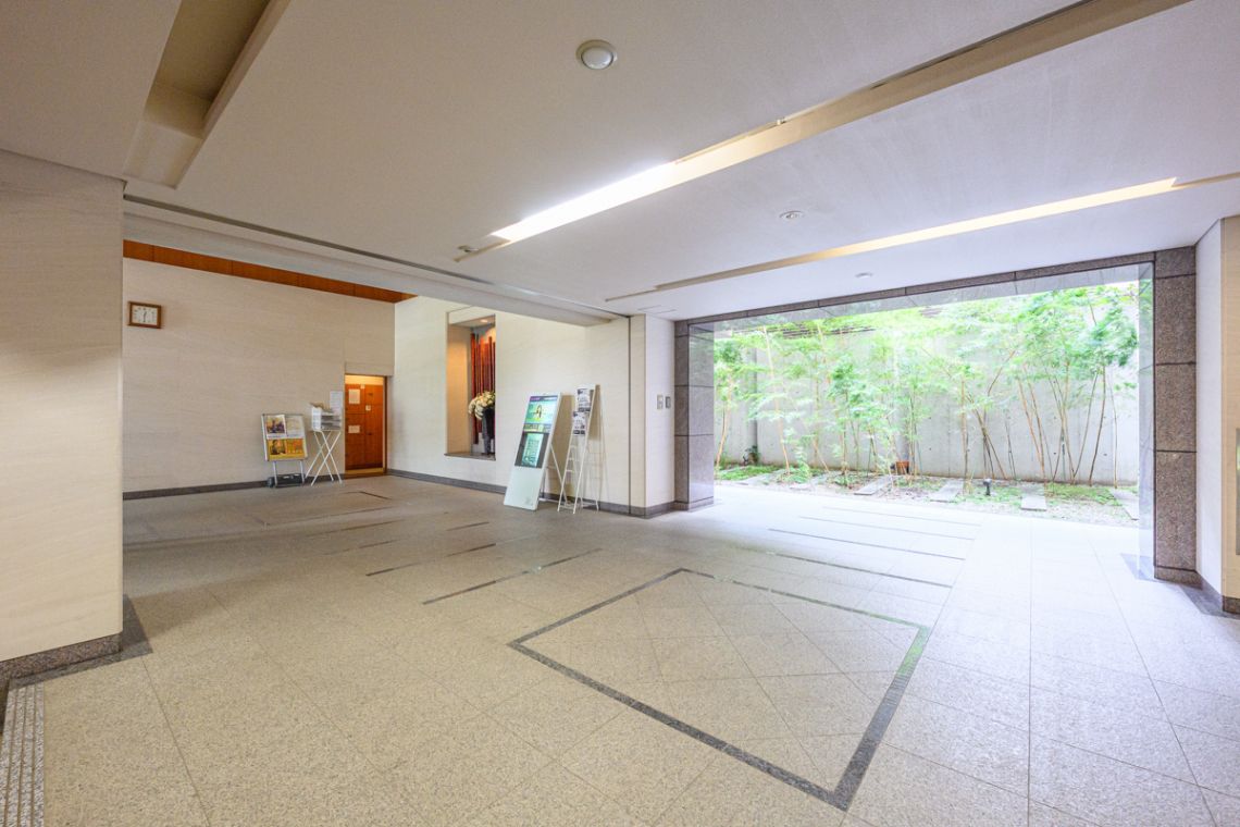 コスモ北新横濱ステーションフロントロビー