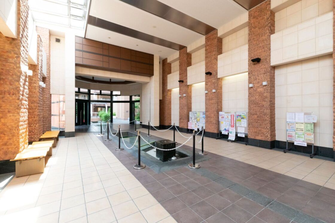 ライオンズガーデン城東ロビー