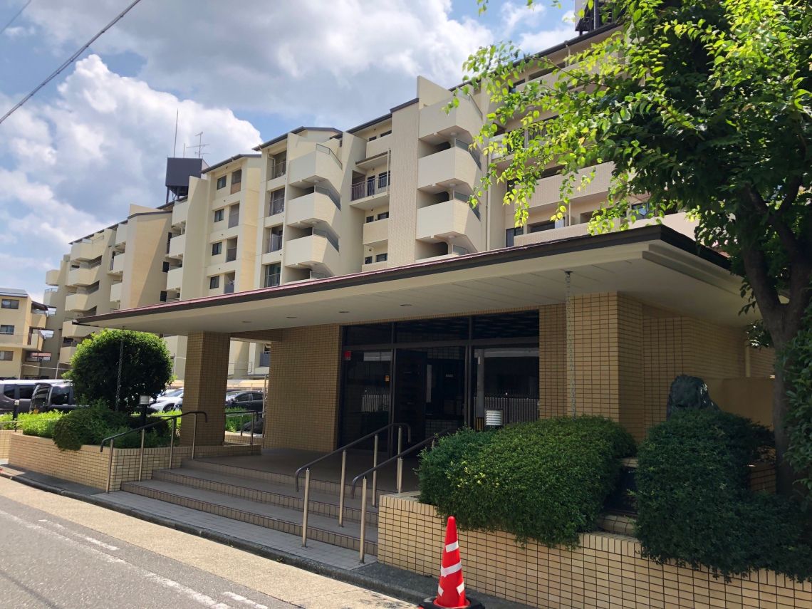 ライオンズマンション岩塚Ａ棟エントランス