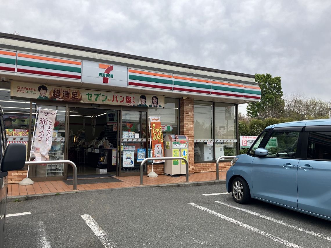 エルフォレストヴューウィング２棟コンビニ