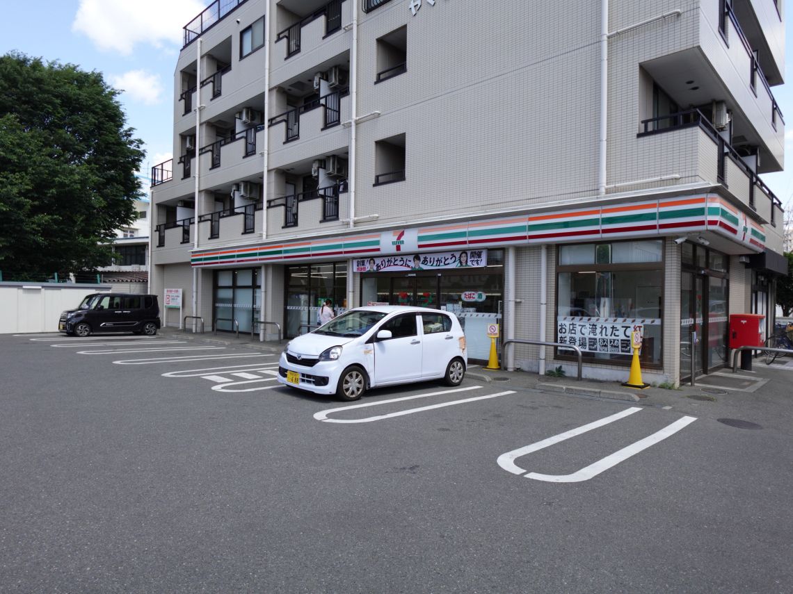 ライオンズマンシヨンつつじケ丘第２コンビニ
