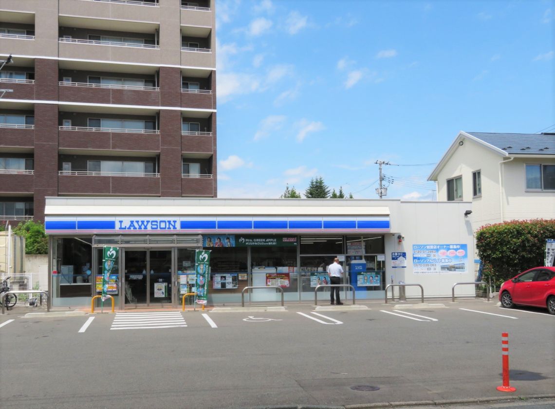 キャピタルプラザ上の橋コンビニ