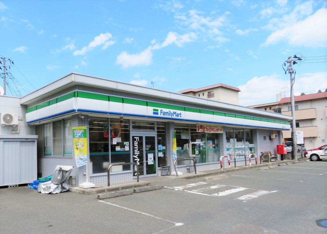 キャピタルプラザ上の橋コンビニ