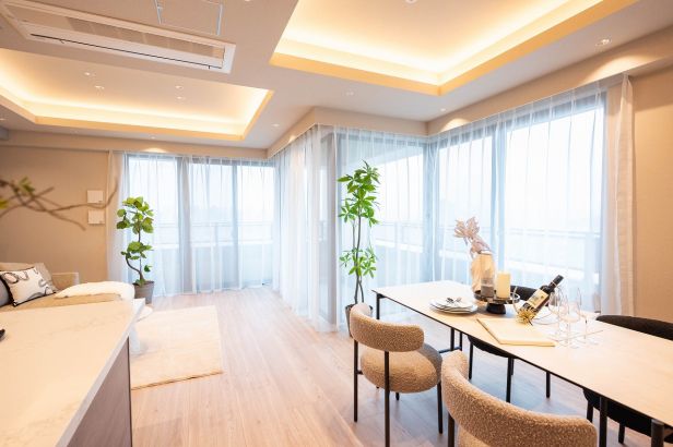 ＴＨＥ　ＴＯＷＥＲ　ＫＯＩＳＨＩＫＡＷＡリビング