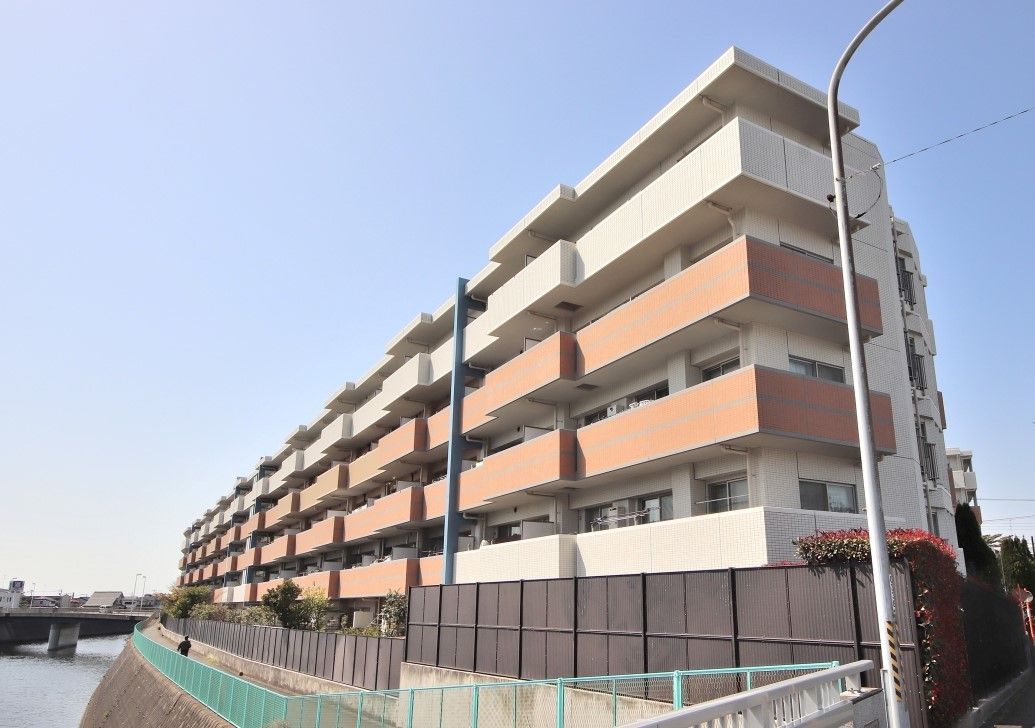 ライオンズステージ鵠沼グランヴァローレ現地外観写真