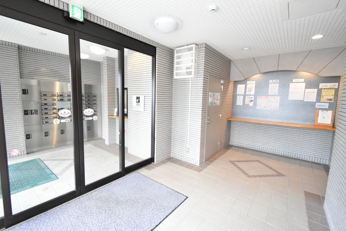 ライオンズヴィアーレ大通第２ロビー