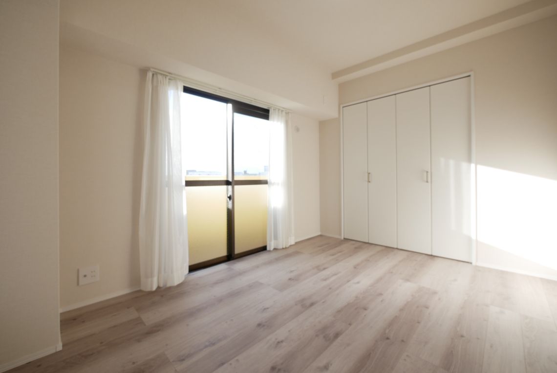 グランピアマンショングーテンハイツ空港南２居室