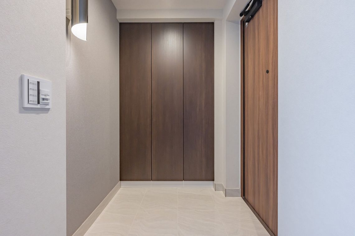 プラウド九段南玄関