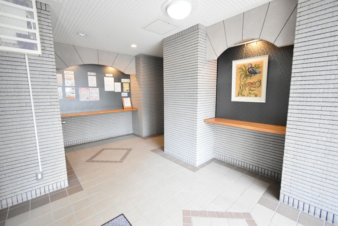 ライオンズヴィアーレ大通第２ロビー