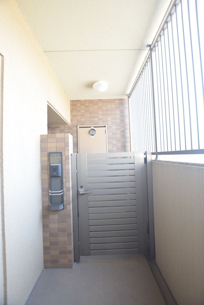 ロイヤルマンション則武新町玄関
