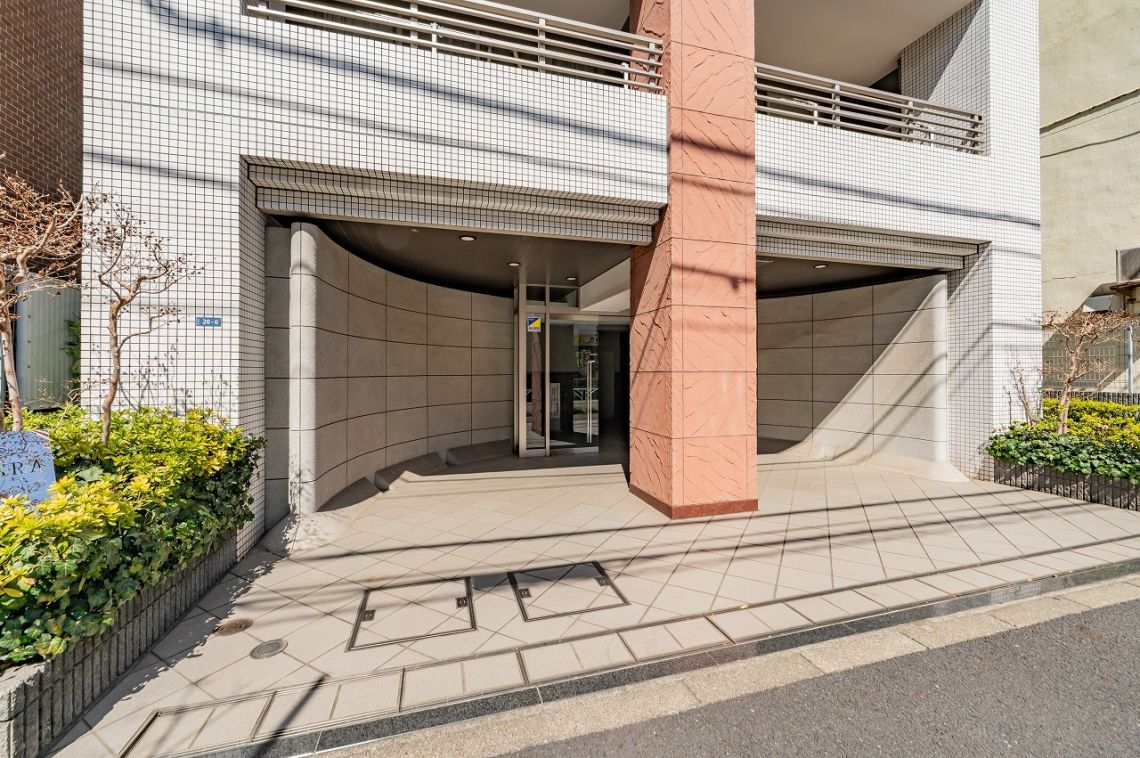 ザ・パームス代々木上原ヒルテラスエントランス