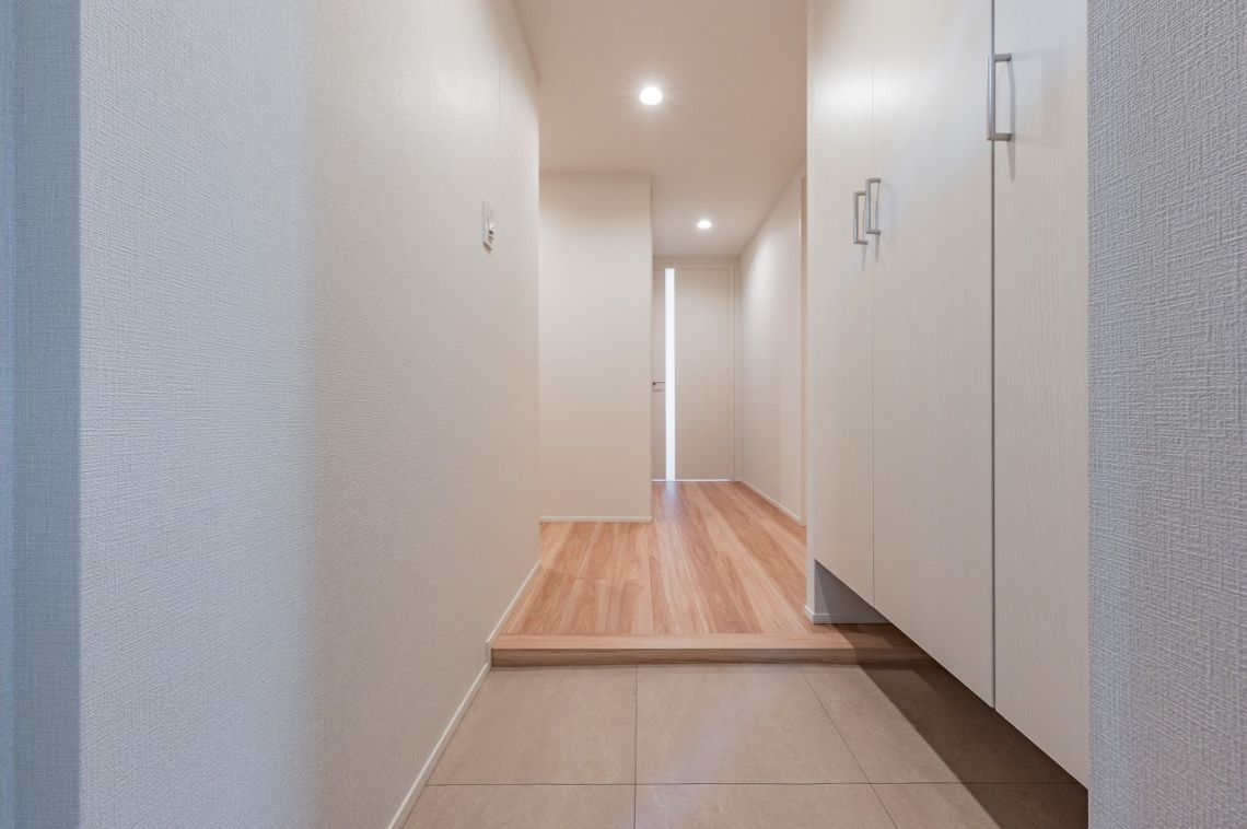 豊栄平町マンション玄関