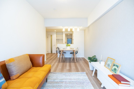 約2.2帖の大容量パントリーが自慢